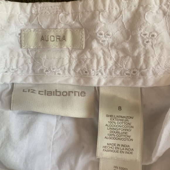 Liz Claiborne white, eyelet, cropped pants.  Style “Audra”.  Size 8. - Picture 3 of 4